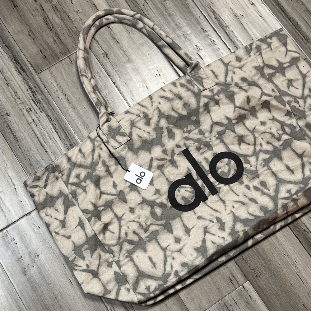 ALO YOGA ICONIC GREY TIE DYE CANVAS OVERSIZED SHOPPER TOTE **NWT** - Picture 4 of 16